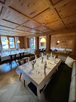 Ein Restaurant oder anderes Speiselokal in der Unterkunft Gasthaus Rössle