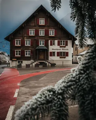 Das Gebäude in dem sich das Gasthaus befindet
