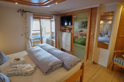 Ein Bett oder Betten in einem Zimmer der Unterkunft Biobauernhof Gehrnerhof am Arlberg