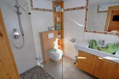 Ein Badezimmer in der Unterkunft Biobauernhof Gehrnerhof am Arlberg