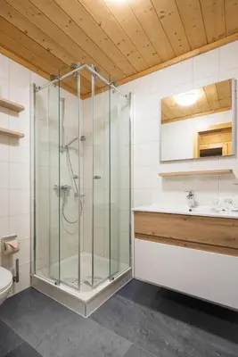 Ein Badezimmer in der Unterkunft Apartmenthaus Matri by Pferd auf Wolke