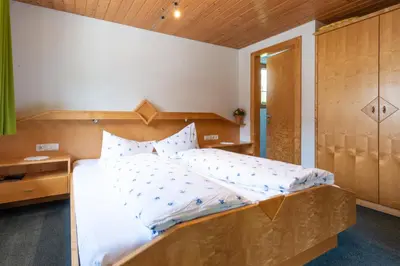 Ein Bett oder Betten in einem Zimmer der Unterkunft Haus Furka