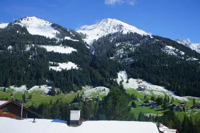 Ein allgemeiner Bergblick oder ein Berglick von der Ferienwohnung aus