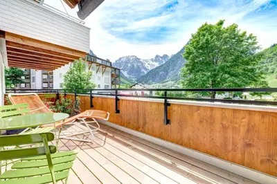 Ein allgemeiner Bergblick oder ein Berglick von des Hotels aus