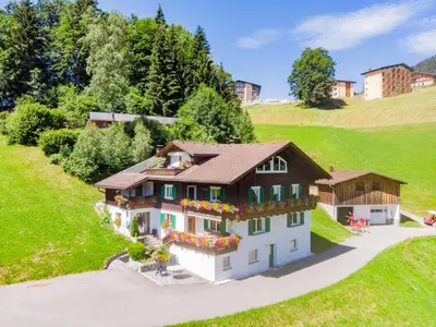 Das Gebäude in dem sich die Ferienwohnung befindet