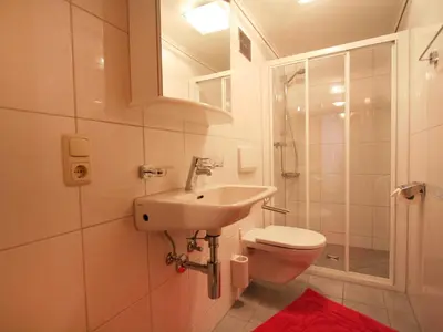 Ein Badezimmer in der Unterkunft Apartment Mangeng-2 by Interhome