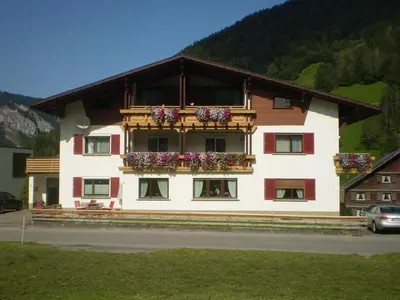 Ein allgemeiner Bergblick oder ein Berglick von der Pension aus