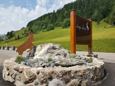 Ein allgemeiner Bergblick oder ein Berglick von des Hotels aus