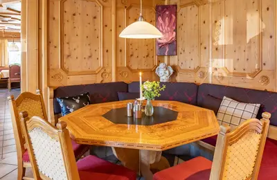 Ein Sitzbereich in der Unterkunft Landhotel Hirschen