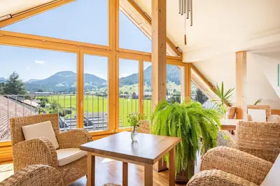 Ein allgemeiner Bergblick oder ein Berglick von des Hotels aus