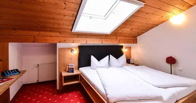 Ein Bett oder Betten in einem Zimmer der Unterkunft Landhaus Edelweiß