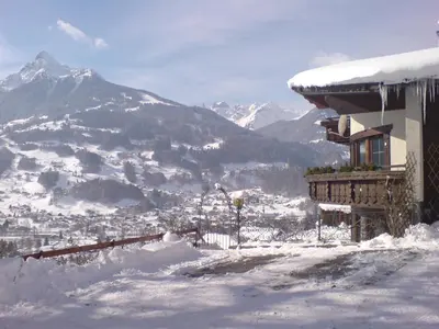 Ein allgemeiner Bergblick oder ein Berglick von der Ferienwohnung aus