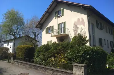 Das Gebäude in dem sich die Pension befindet