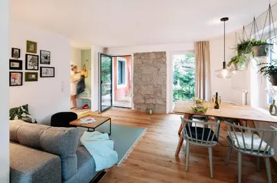 Ein Sitzbereich in der Unterkunft Rotes Haus Bregenz Wald Wohnung