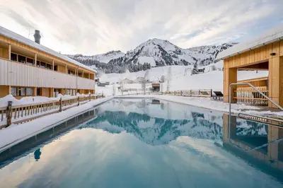Ein allgemeiner Bergblick oder ein Berglick von des Hotels aus