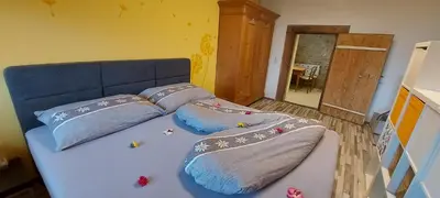 Ein Bett oder Betten in einem Zimmer der Unterkunft Ferienwohnung Düns4