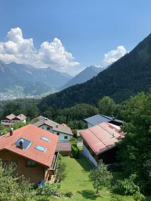 Ein allgemeiner Bergblick oder ein Berglick von der Ferienwohnung aus