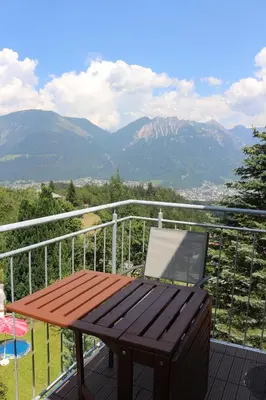 Ein allgemeiner Bergblick oder ein Berglick von der Ferienwohnung aus