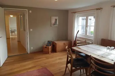 Ein Sitzbereich in der Unterkunft Ferienwohnung am Hatler Brunnen