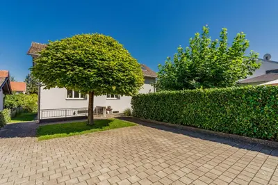 Ein Garten an der Unterkunft Bregenzer Traum am Bodensee inkl Fahrräder