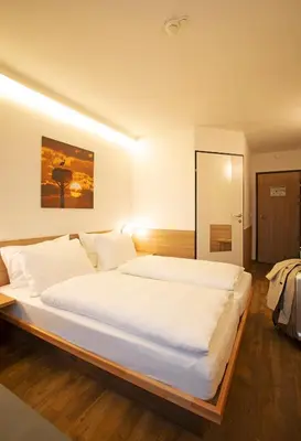 Ein Bett oder Betten in einem Zimmer der Unterkunft OEKOTEL Hohenems