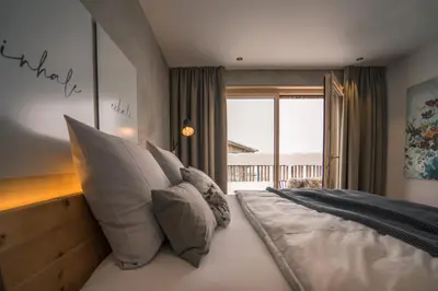 Ein Bett oder Betten in einem Zimmer der Unterkunft OBERLECH750. Refugium am Berg.