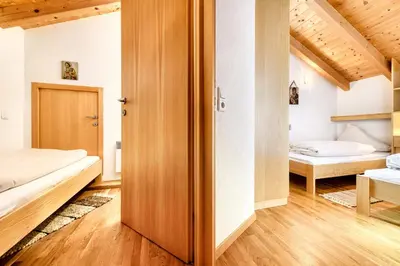Ein Bett oder Betten in einem Zimmer der Unterkunft Waldhütte Panorama - Tschengla by A-Appartments