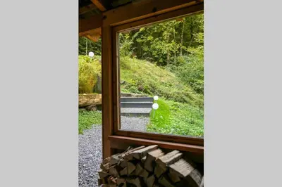 Ein Garten an der Unterkunft Wood Lodge