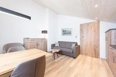 Ein Sitzbereich in der Unterkunft tannberg LODGE