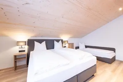 Ein Bett oder Betten in einem Zimmer der Unterkunft tannberg LODGE