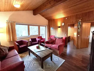 Ein Sitzbereich in der Unterkunft Ferienwohnung Tschagguns Top 5