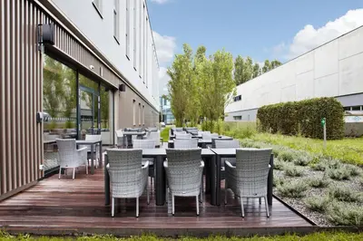 Ein Garten an der Unterkunft Holiday Inn Express - Lustenau
