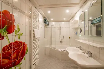 Ein Badezimmer in der Unterkunft Der Kleinwalsertaler Rosenhof