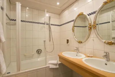 Ein Badezimmer in der Unterkunft Der Kleinwalsertaler Rosenhof