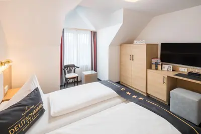 Ein Bett oder Betten in einem Zimmer der Unterkunft 4-Länder-Hotel Deutschmann