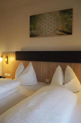 Ein Bett oder Betten in einem Zimmer der Unterkunft Hotel Restaurant Rössle
