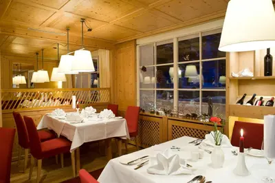 Ein Restaurant oder anderes Speiselokal in der Unterkunft Hotel Riezler Hof