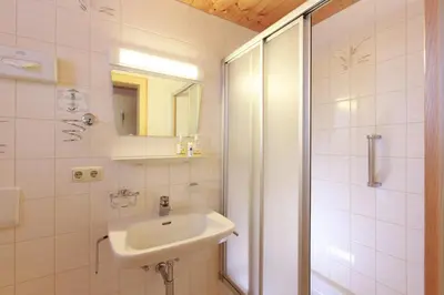 Ein Badezimmer in der Unterkunft Familienhotel Adler