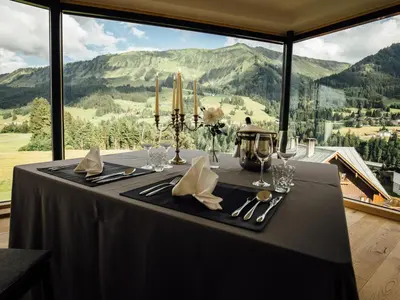 Ein allgemeiner Bergblick oder ein Berglick von des Hotels aus