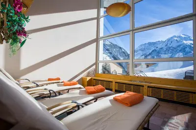 Ein allgemeiner Bergblick oder ein Berglick von des Hotels aus