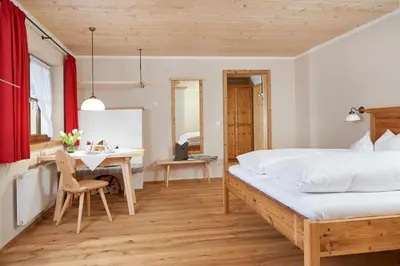 Ein Bett oder Betten in einem Zimmer der Unterkunft Biohotel Walserstuba