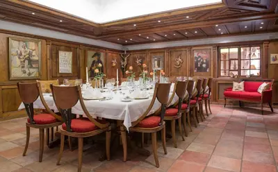 Ein Restaurant oder anderes Speiselokal in der Unterkunft Biohotel Walserstuba