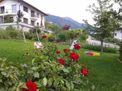 Ein Garten an der Unterkunft Ferienwohnung Hildegard