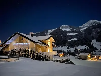 Ein allgemeiner Bergblick oder ein Berglick von der Ferienwohnung aus
