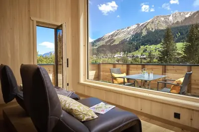 Ein allgemeiner Bergblick oder ein Berglick von des Chalets aus