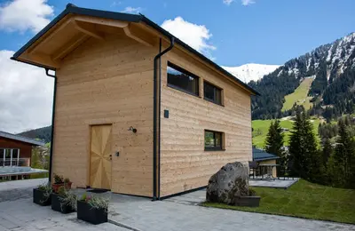 Ein allgemeiner Bergblick oder ein Berglick von des Chalets aus