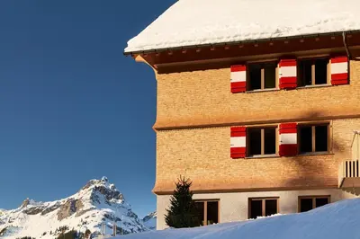 Ein allgemeiner Bergblick oder ein Berglick von des Hotels aus