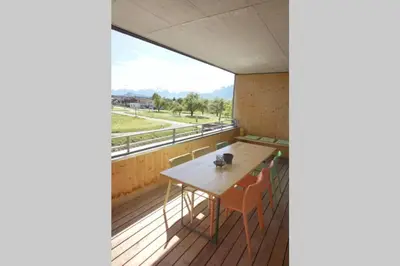 Ein Balkon oder eine Terrasse in der Unterkunft Terrassenwohnung in prämierter Wohnanlage