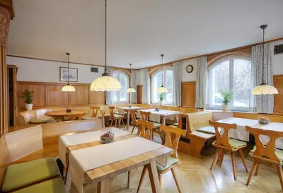 Ein Sitzbereich in der Unterkunft Hotel Krone
