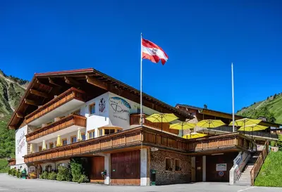 Ein allgemeiner Bergblick oder ein Berglick von des Hotels aus